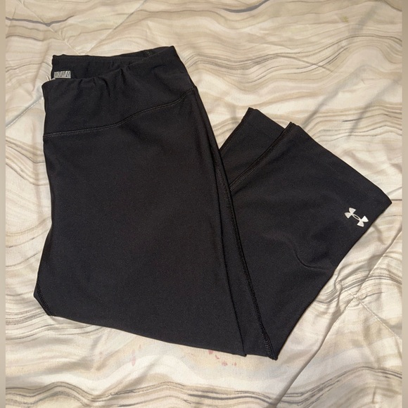 Under‎ Armour Black Capri Leggings - Picture 1 of 8